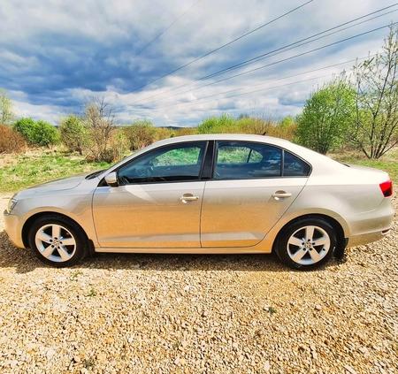 Volkswagen Jetta cena 29900 przebieg: 177777, rok produkcji 2012 z Trzebinia małe 211